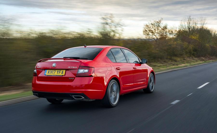  Skoda Octavia vRS (5E) 2017 года  (UK) (фото 13 из 16)